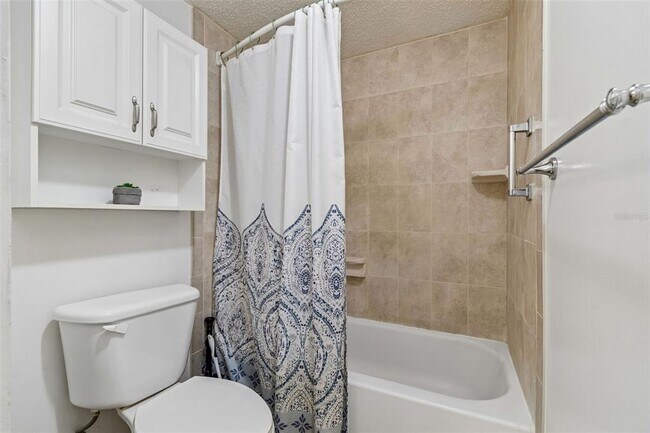 Building Photo - 11110 Carriage Hill Dr