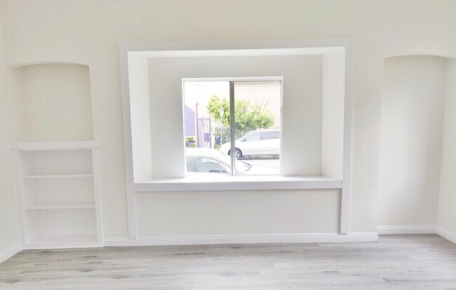 Building Photo - 1452 W 20th St