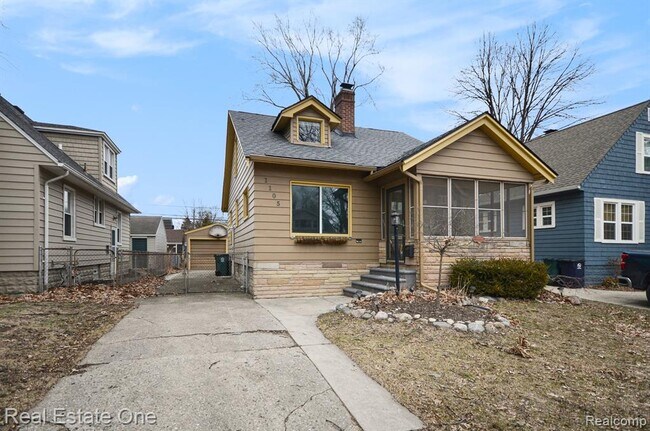 Building Photo - 1105 E Fifth St