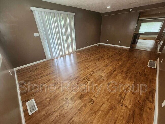 Building Photo - 2724 Maple Ave