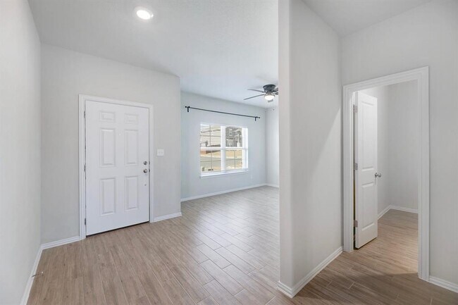 Building Photo - 301 Bright Star Ln