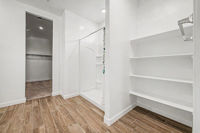 Building Photo - RESORT-STYLE COMMUNITY LIVING + 4 BEDROOMS + SPACIOUS LOFT!