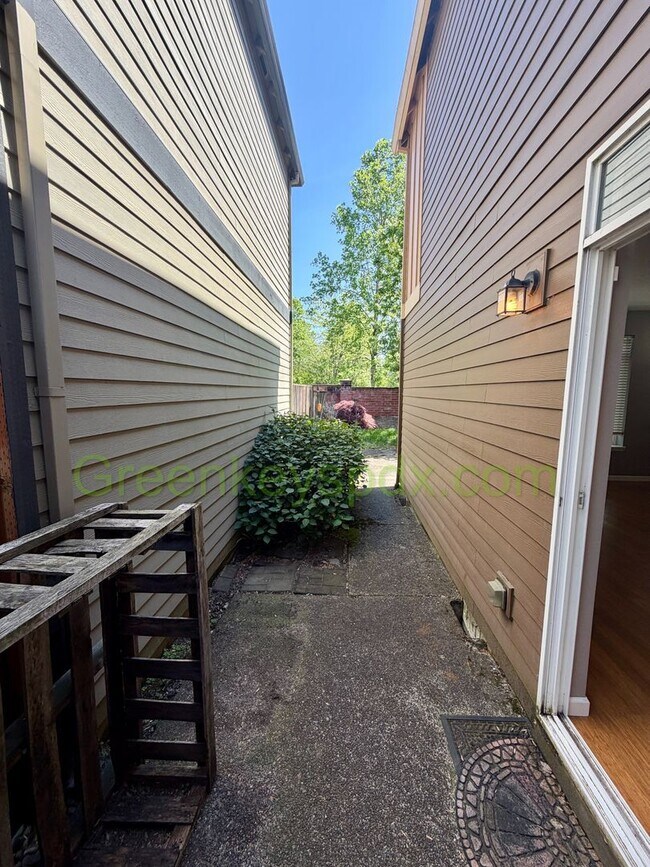 Building Photo - Awesome 3-bedroom 2.5-bathroom house in Arbor Roses Neighborhood in Hillsboro