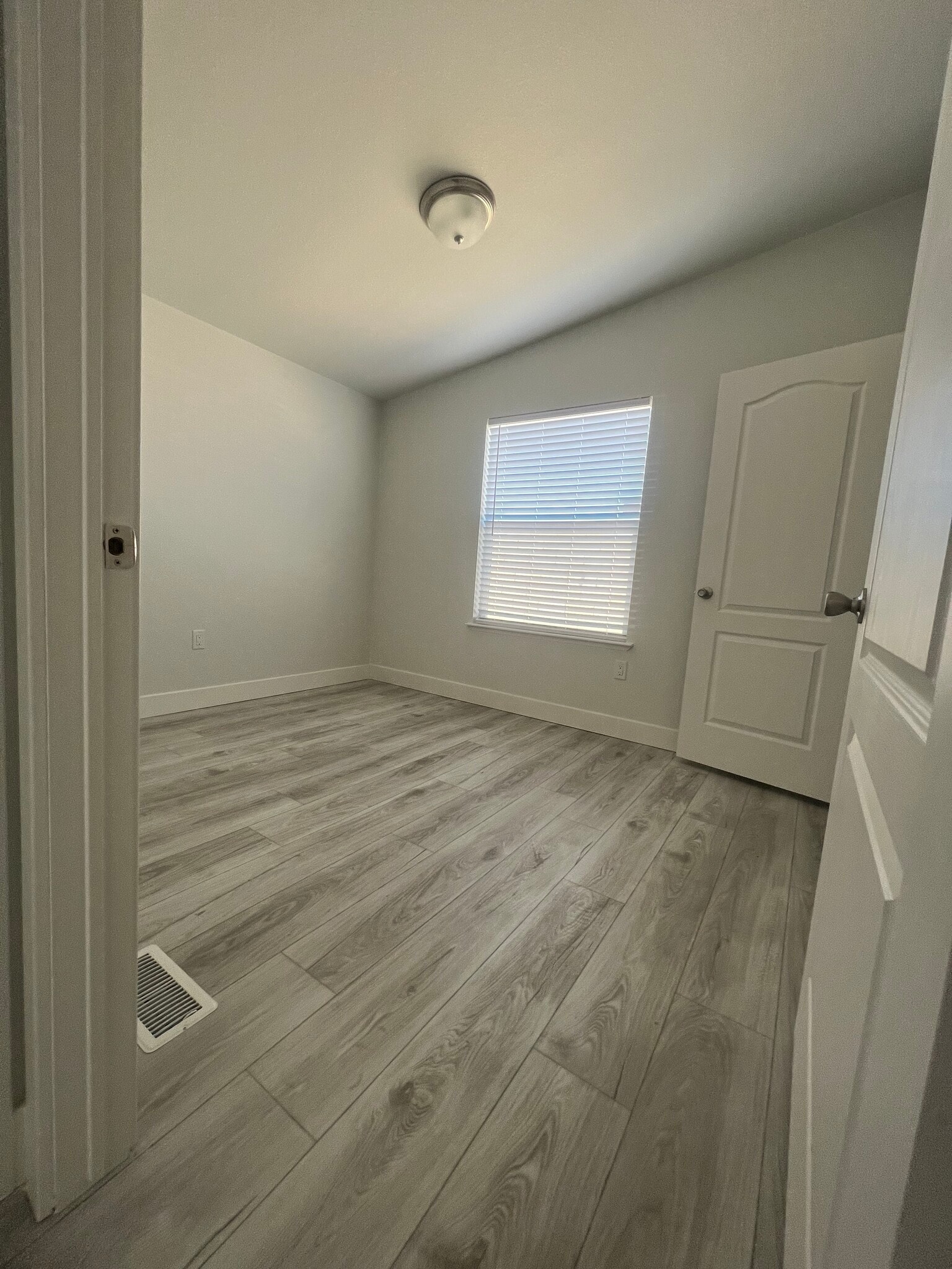 #2 Bedroom - 1540 Adam St
