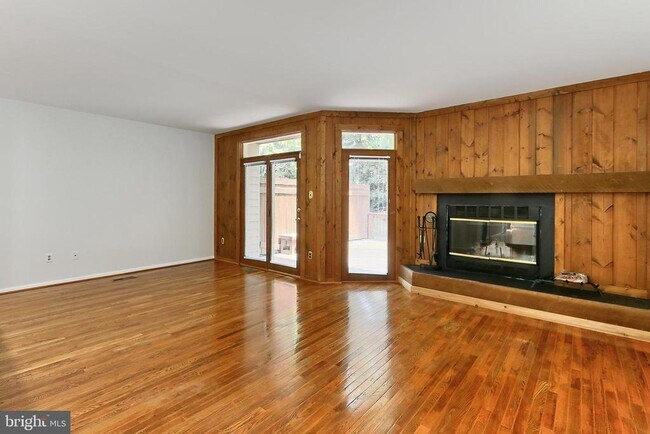 Building Photo - 4021 Lake Glen Rd