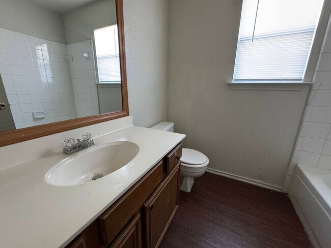 Building Photo - 2505 Windmill Dr