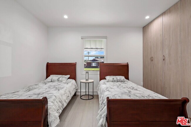 Building Photo - 12849 Tiara St