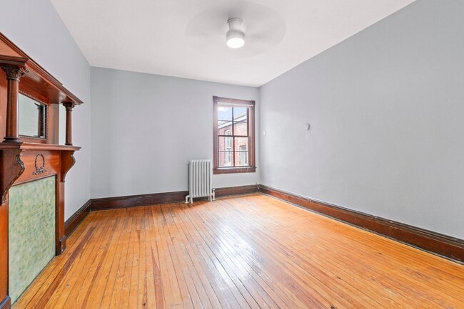 Building Photo - Spacious 6BR/2.5BA in CV AVAILABLE June 2026