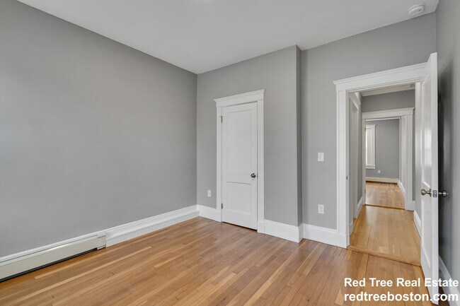 Building Photo - 142 Sutherland Rd