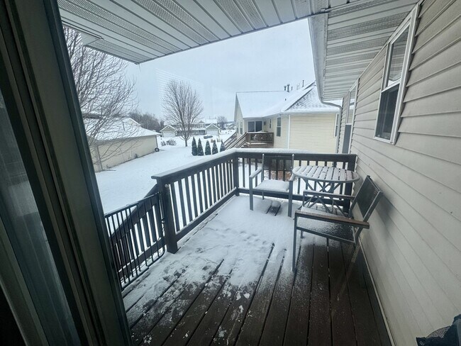 Building Photo - 2037-2039-2039 River Point Ct