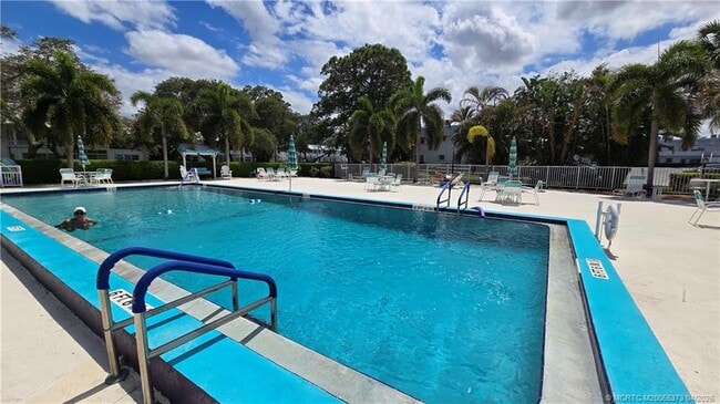 Building Photo - 2929 SE Ocean Blvd