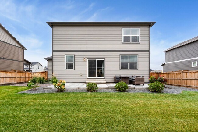 Building Photo - Updated 3-Bedroom Home With 3-Car Garage Close to Commuting, Coffee, and Gym