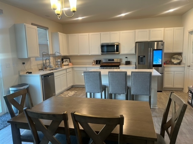 Building Photo - 431 Dollinger Dr