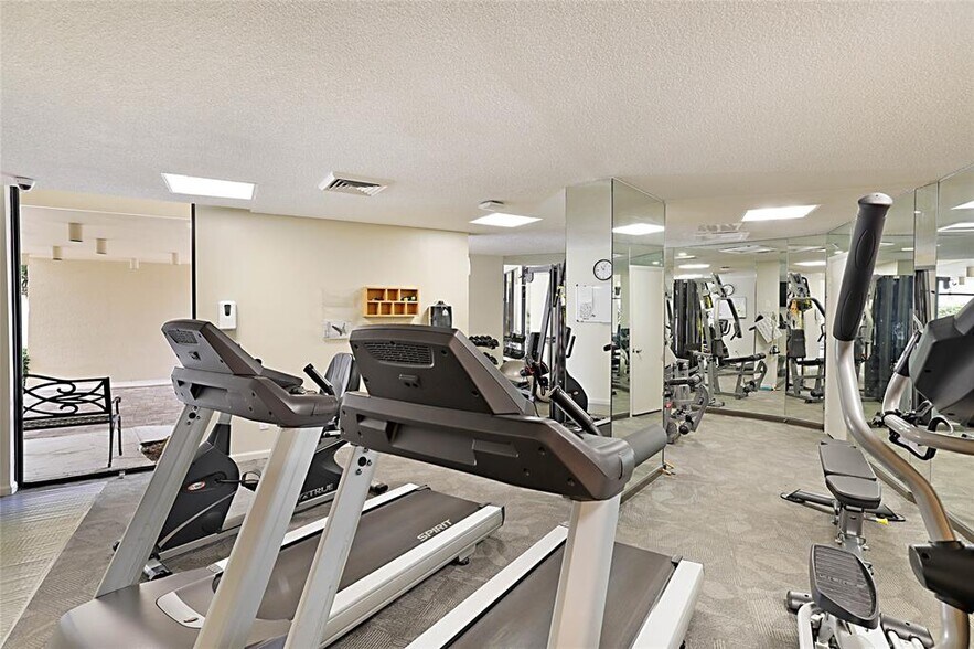 Building Photo - 2800 N Ocean Dr
