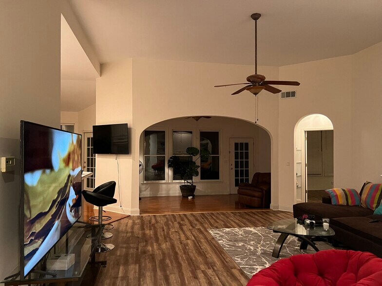 Building Photo - 1209 Wood Iris Ln