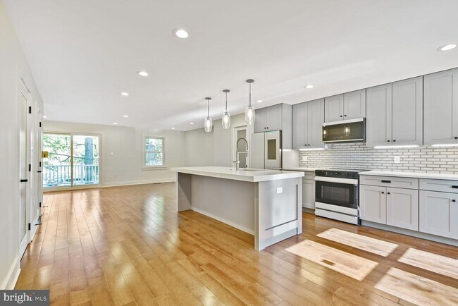 Building Photo - 10222 Arizona Cir