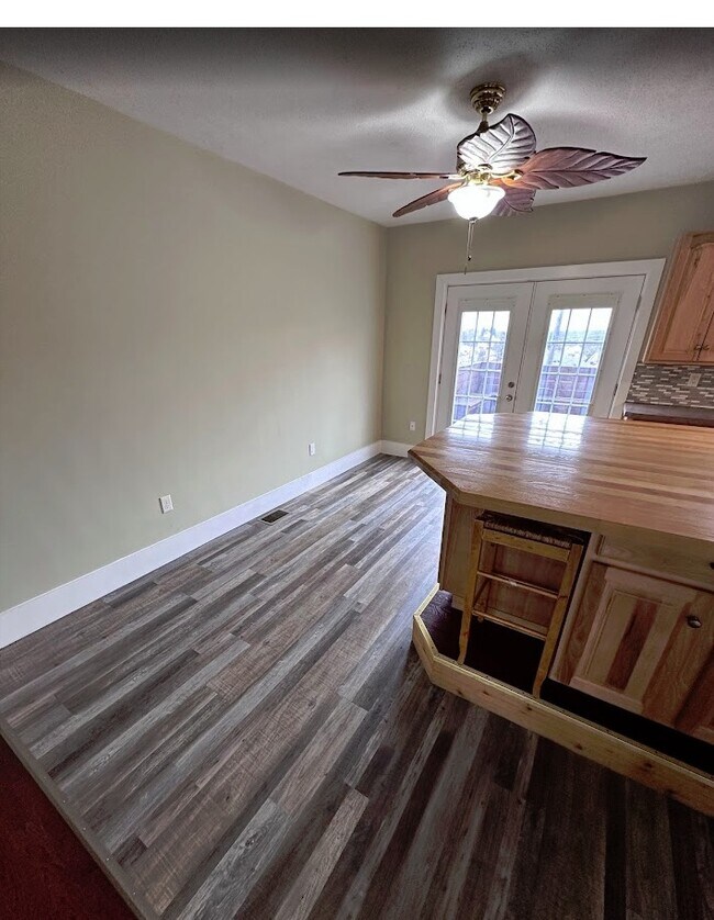 Building Photo - 418 Carl St