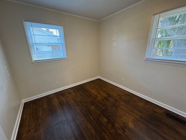 Building Photo - Available to Show