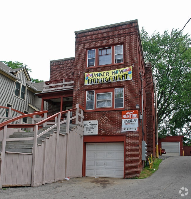 Building Photo - 209-217 Howland Ave