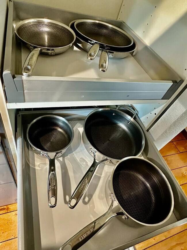 Building Photo - 6505 Skyfarm Dr