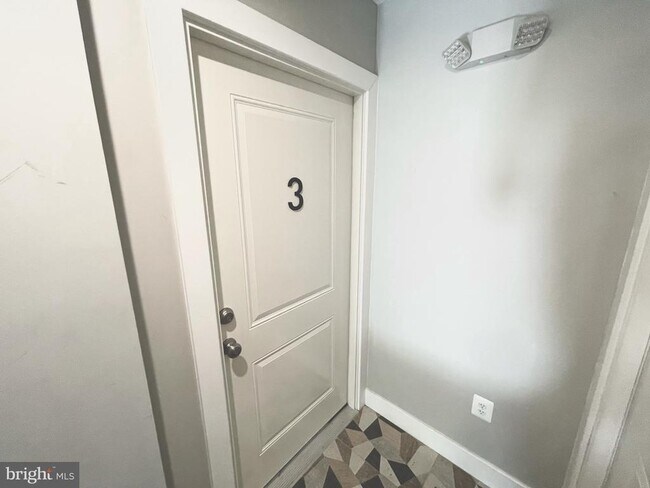 Building Photo - 447 Orange St SE