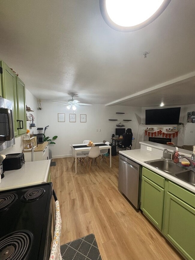 Building Photo - Gated Community with easy west bound 80 ac...