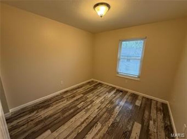 Building Photo - Bright and Inviting 3-Bedroom, 1.5-Bath Co...