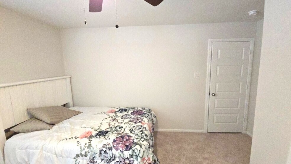 Building Photo - 1129 Birchwood Dr