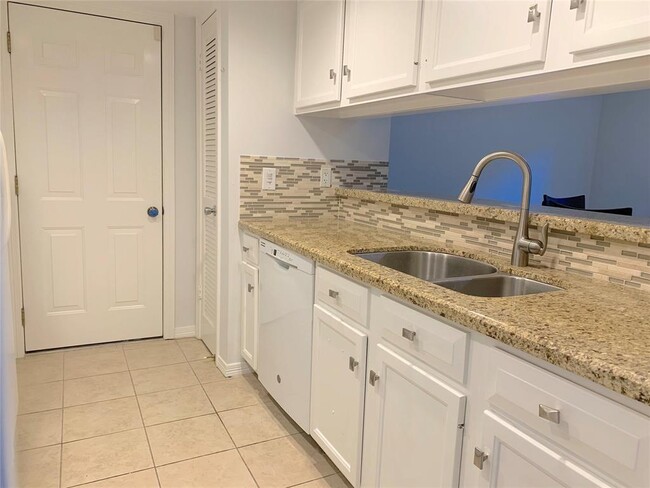 Building Photo - 2601 Augusta Dr