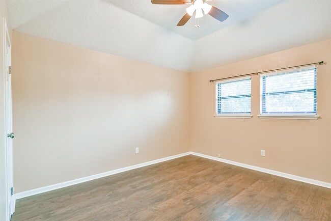 Building Photo - 5821 Guadalupe Dr