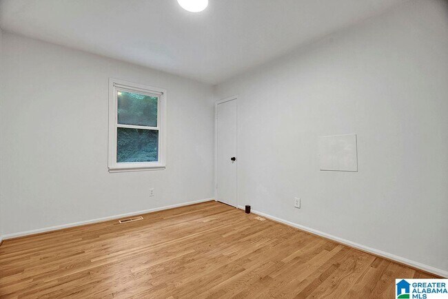 Building Photo - 3541 W Lakeside Dr