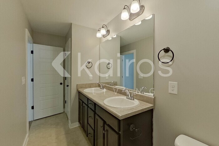 Building Photo - 855 Maple Trce