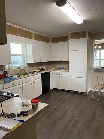 Building Photo - 300 R T Ln