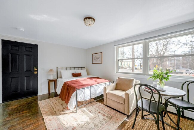 Building Photo - 113 S Henry St