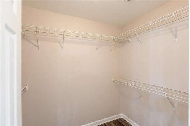 Building Photo - 3895 Kingsbrook Blvd