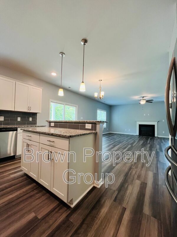 Building Photo - 2165 Stonewash Dr
