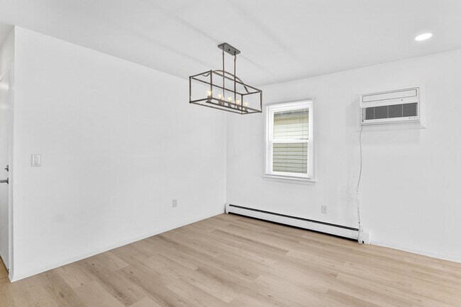Building Photo - 64 Isabella Ave