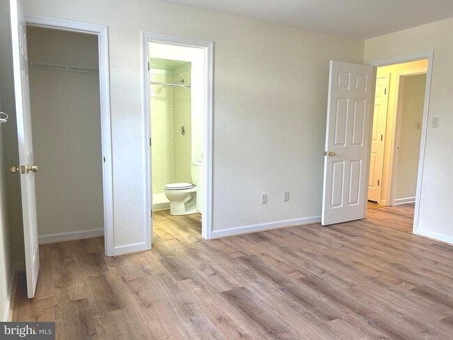 Building Photo - 136 Fairfield Dr