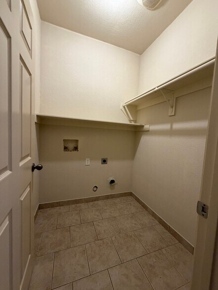 Building Photo - 5809 Swords Dr