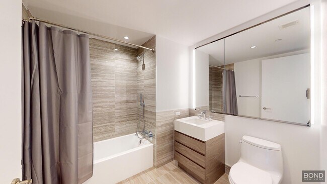 Building Photo - 635 W 59th St