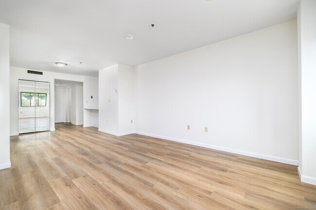 Building Photo - 1633 Washington Blvd