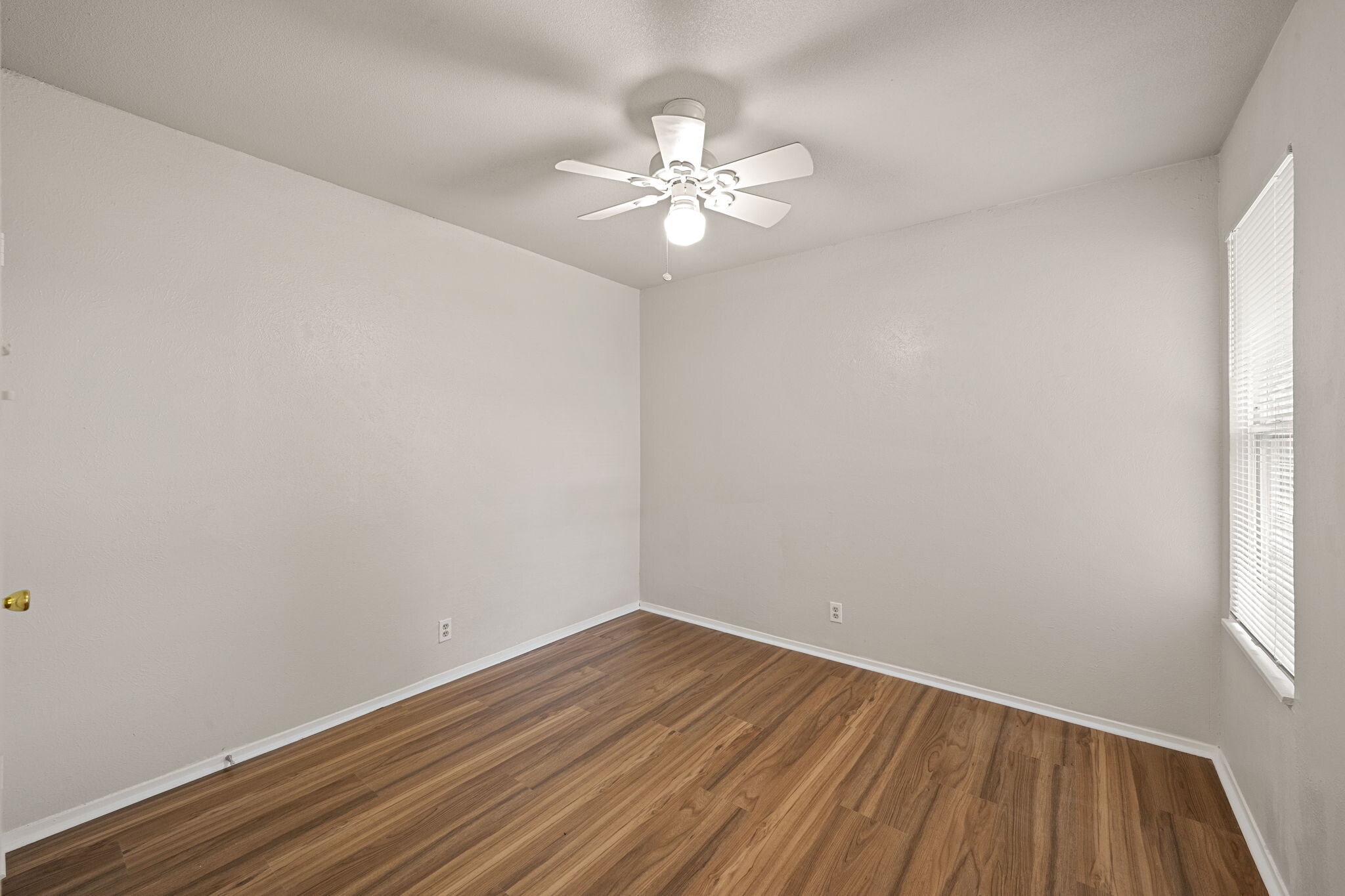 Building Photo - 703 Country Aire Dr