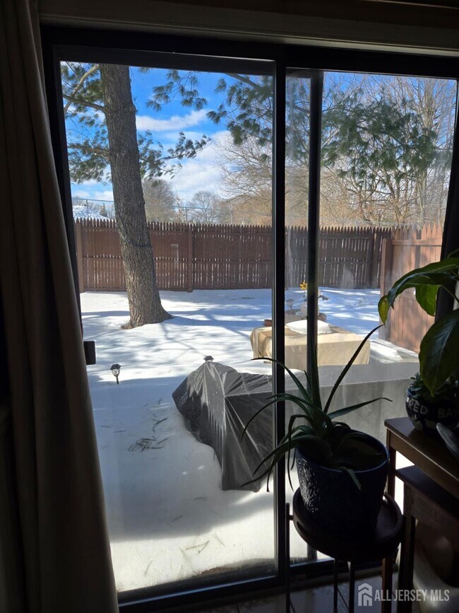 Building Photo - 115 Willett Ave