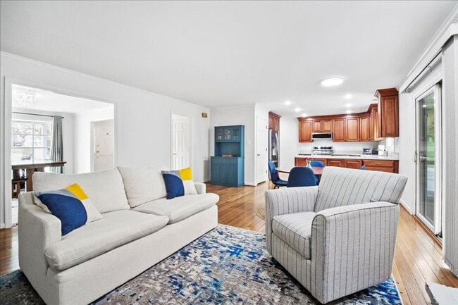 Building Photo - Spacious Ranch in Des Peres