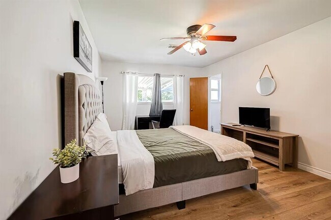 Building Photo - 9654 Meadowland Dr