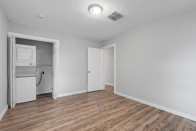 Building Photo - 6301 Arnold Dr