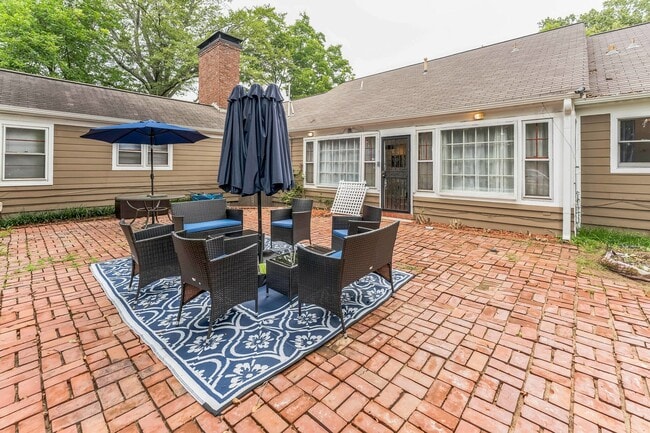 Building Photo - 1857 E Holmes Rd