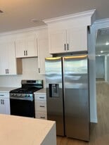 Building Photo - 951 N Oxford Ave