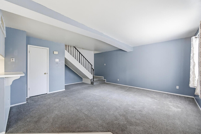 Building Photo - 754 E Eugie Ave