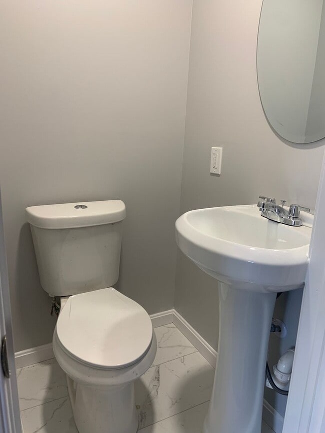Building Photo - West Baltimore 4 Bedroom 1.5 Bathroom Town...